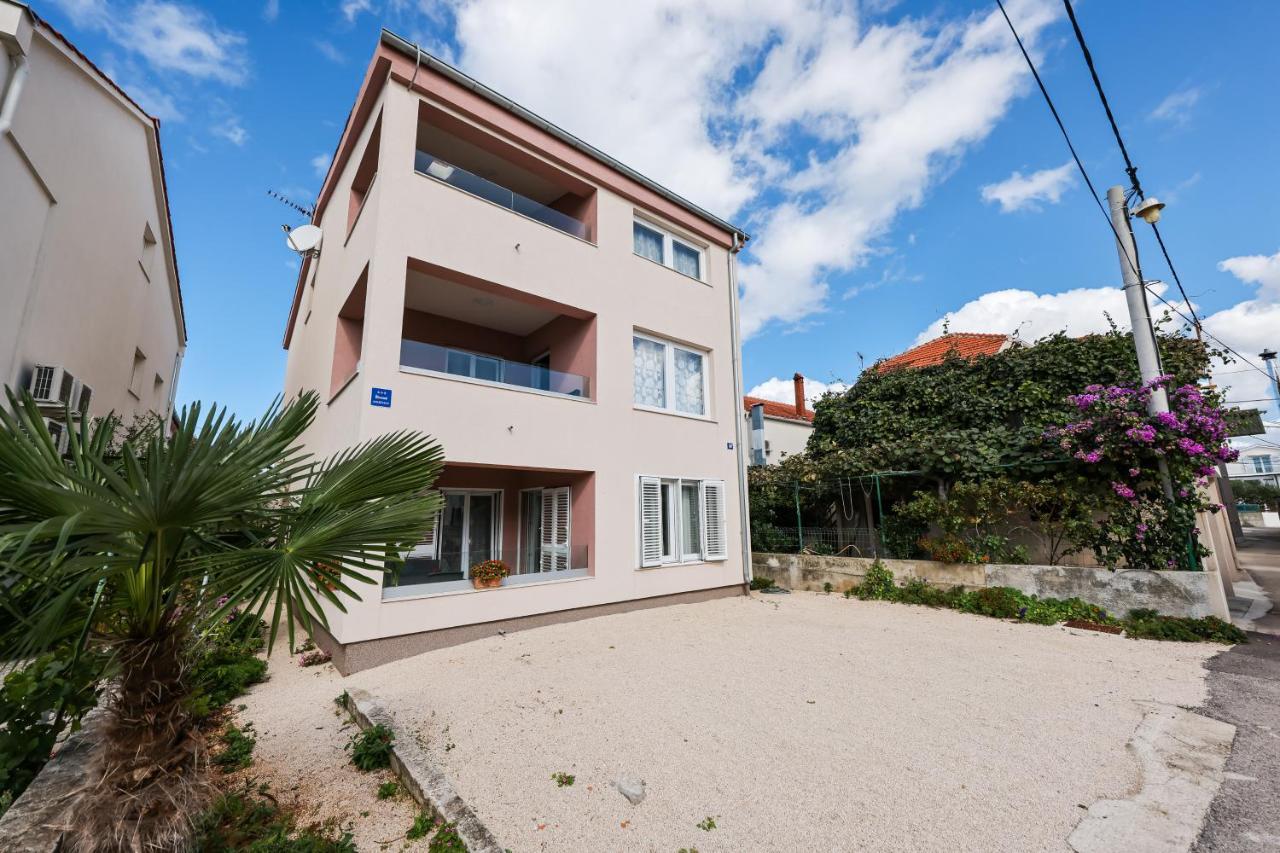 Apartment Puntamika Villa De Rosa - Ground Floor Zadar Exterior foto